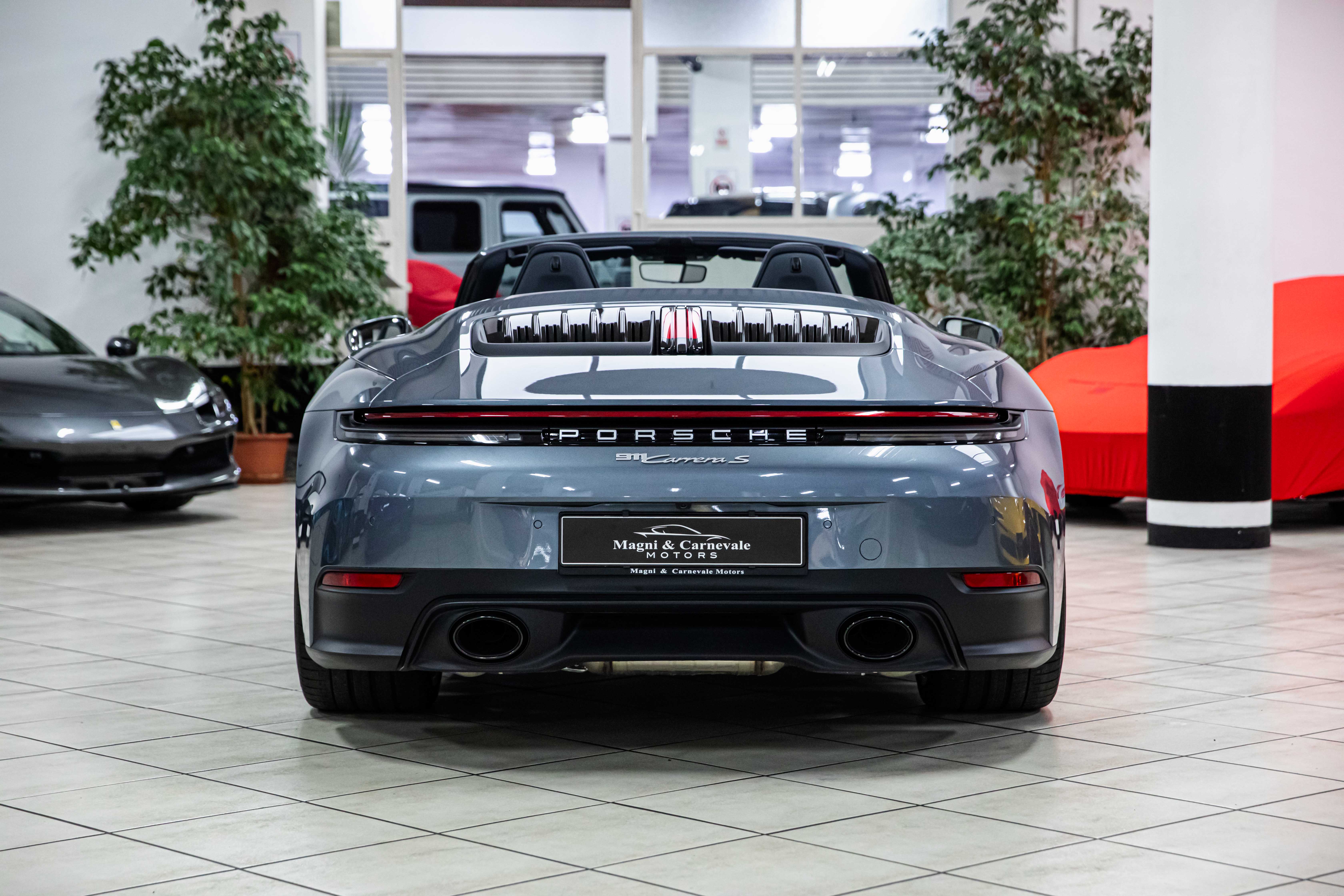 2025 Porsche 911 Carrera S Cabriolet proposée par un concessionnaire spécialisé à Milan, Italie, photo 20 sur 20