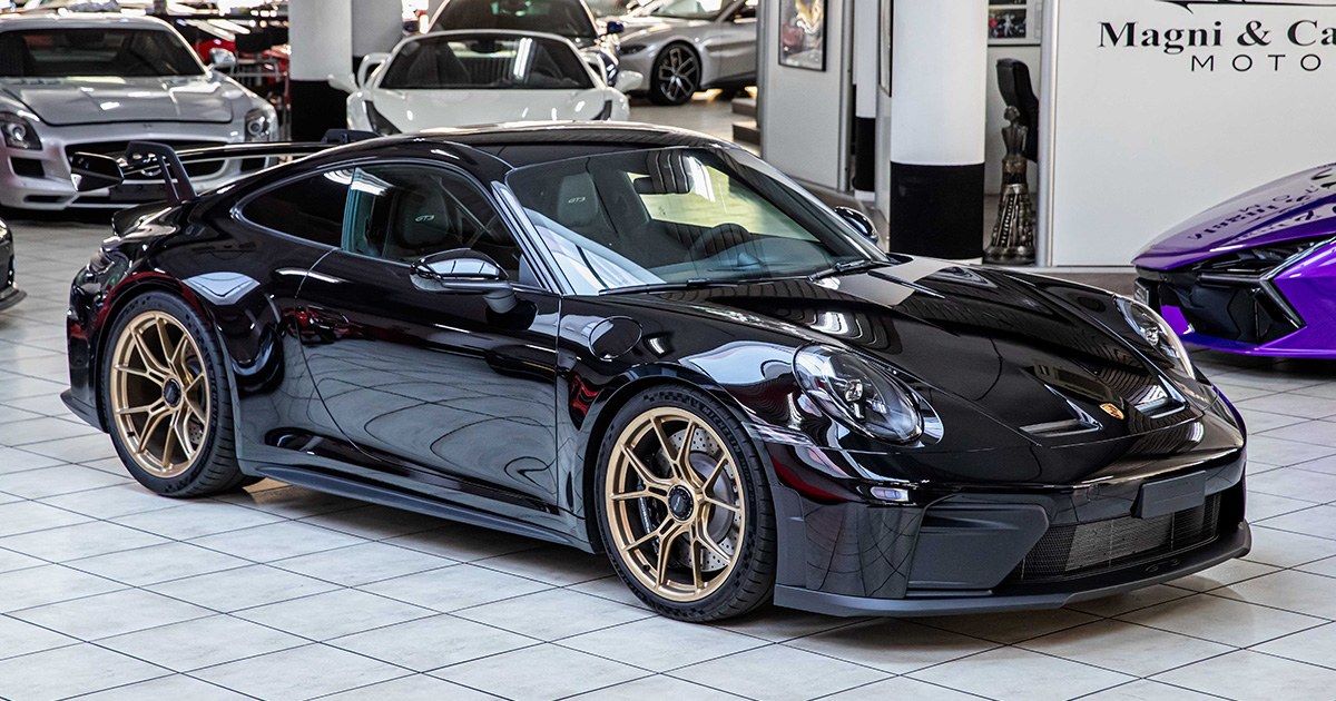 2025 Porsche 911 GT3 MK2 proposée par un concessionnaire spécialisé à Milan, Italie, photo principale