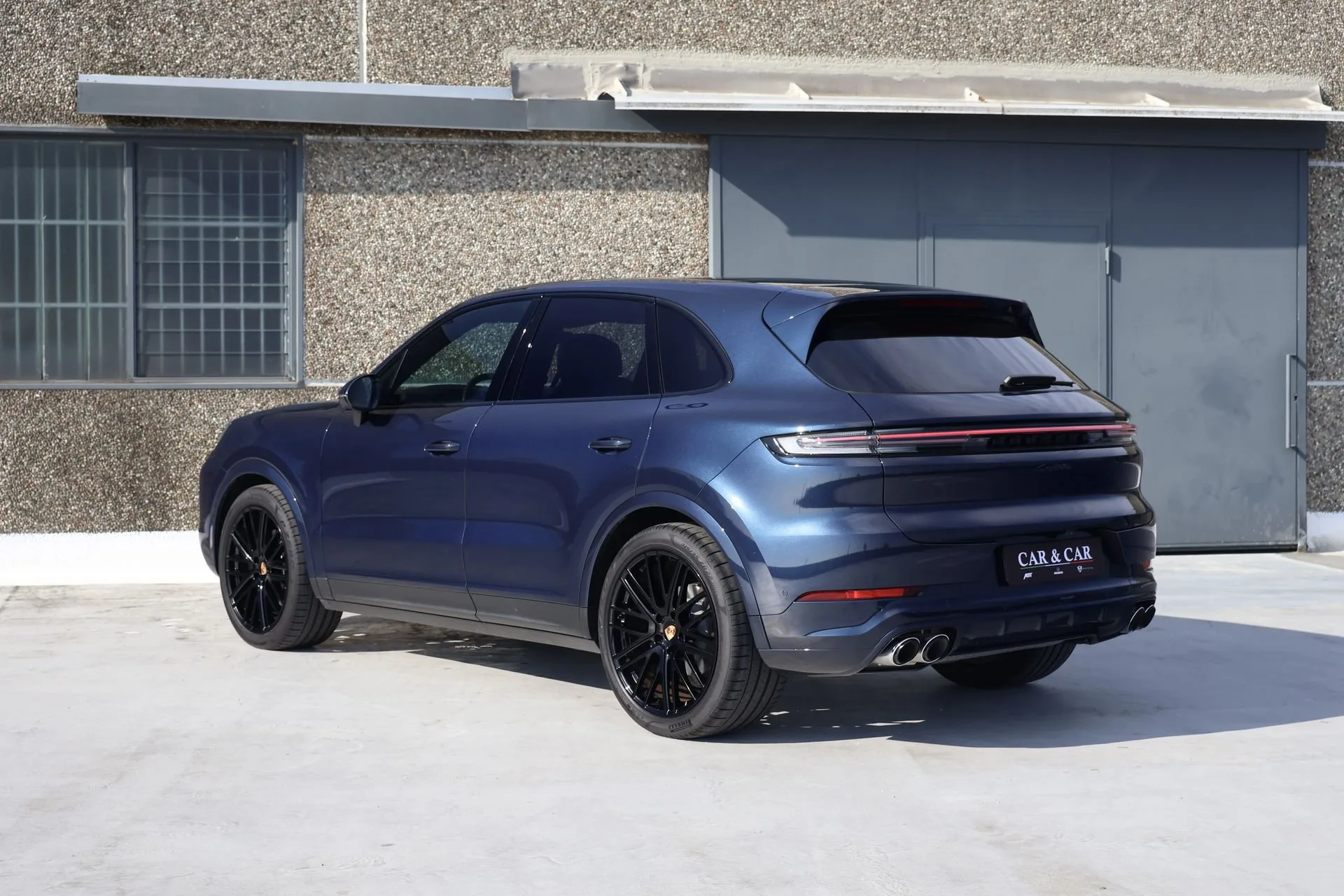 2025 Porsche Cayenne, 2/17