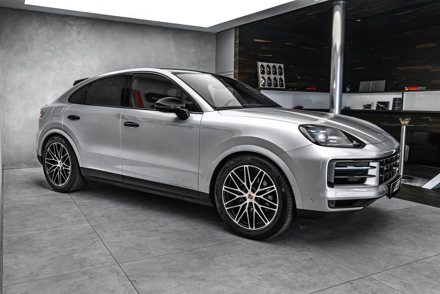 2025 Porsche Cayenne Coupé offered by a specialist dealer in Ostrava, Czechia, photo 4 of 15