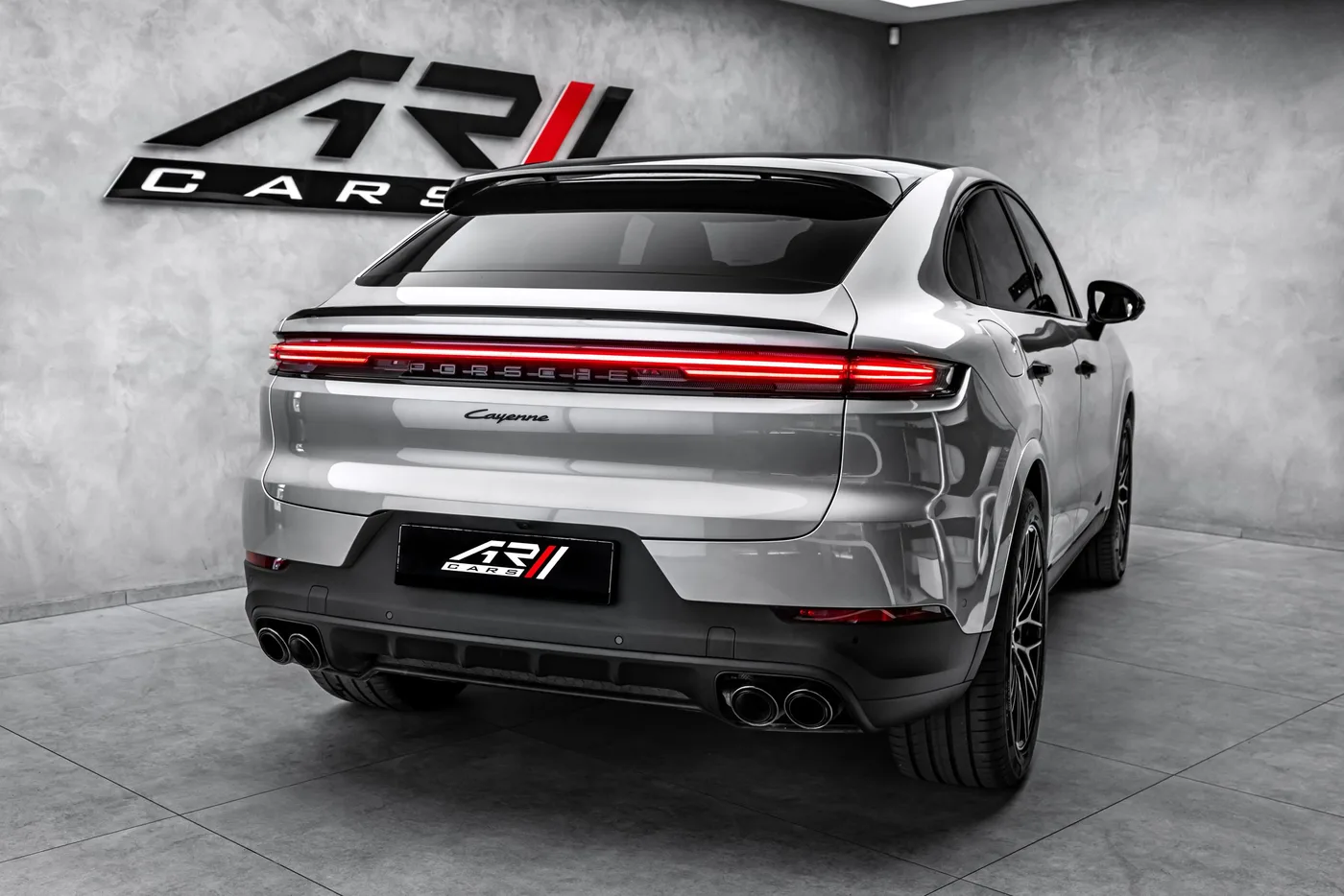2025 Porsche Cayenne Coupé offered by a specialist dealer in Ostrava, Czechia, photo 6 of 15