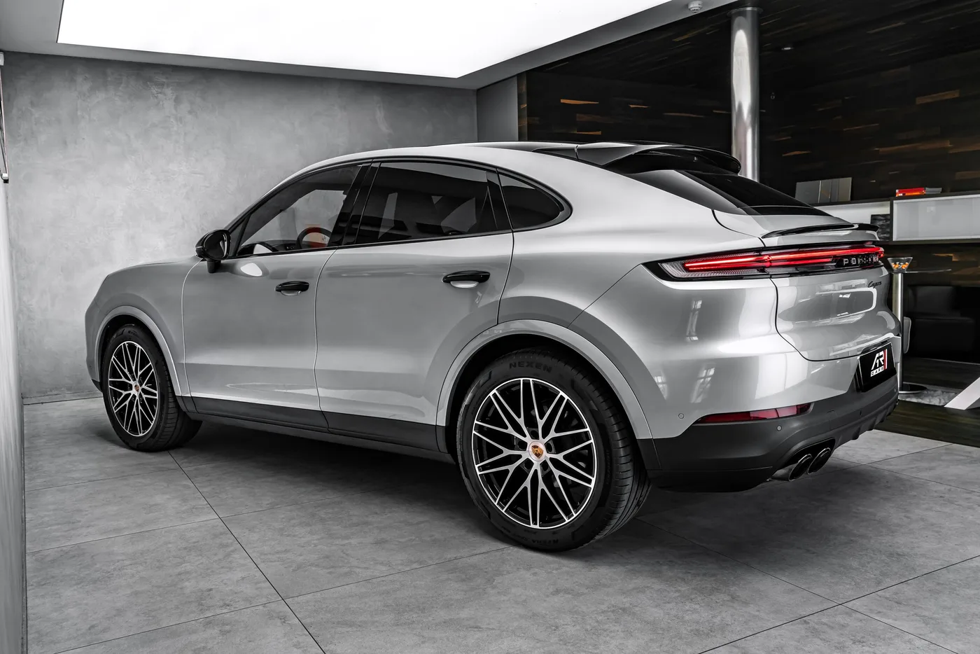 2025 Porsche Cayenne Coupé offered by a specialist dealer in Ostrava, Czechia, photo 7 of 15
