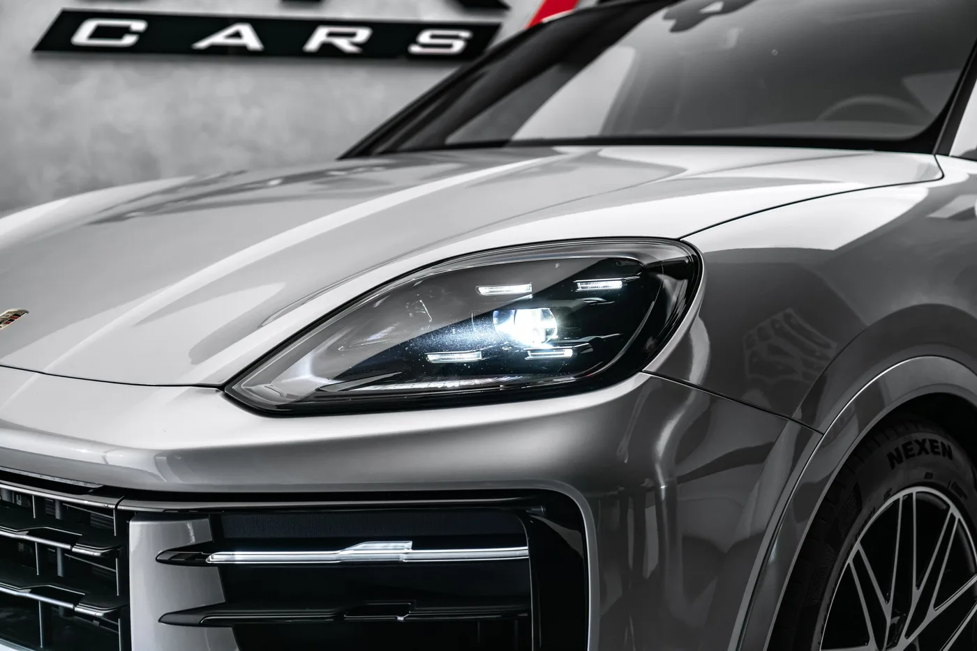 2025 Porsche Cayenne Coupé offered by a specialist dealer in Ostrava, Czechia, photo 9 of 15