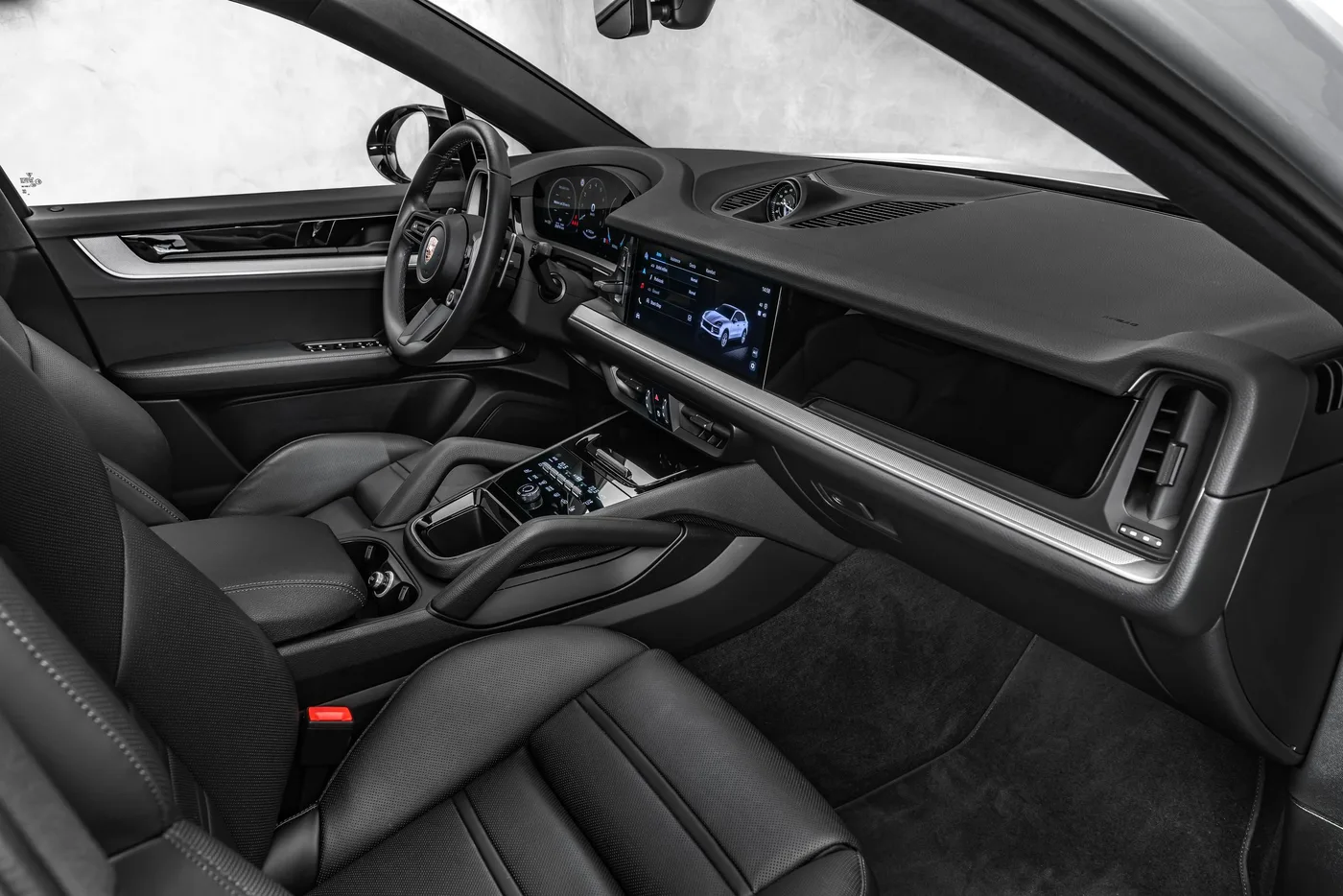 2025 Porsche Cayenne Coupé offered by a specialist dealer in Ostrava, Czechia, photo 13 of 15