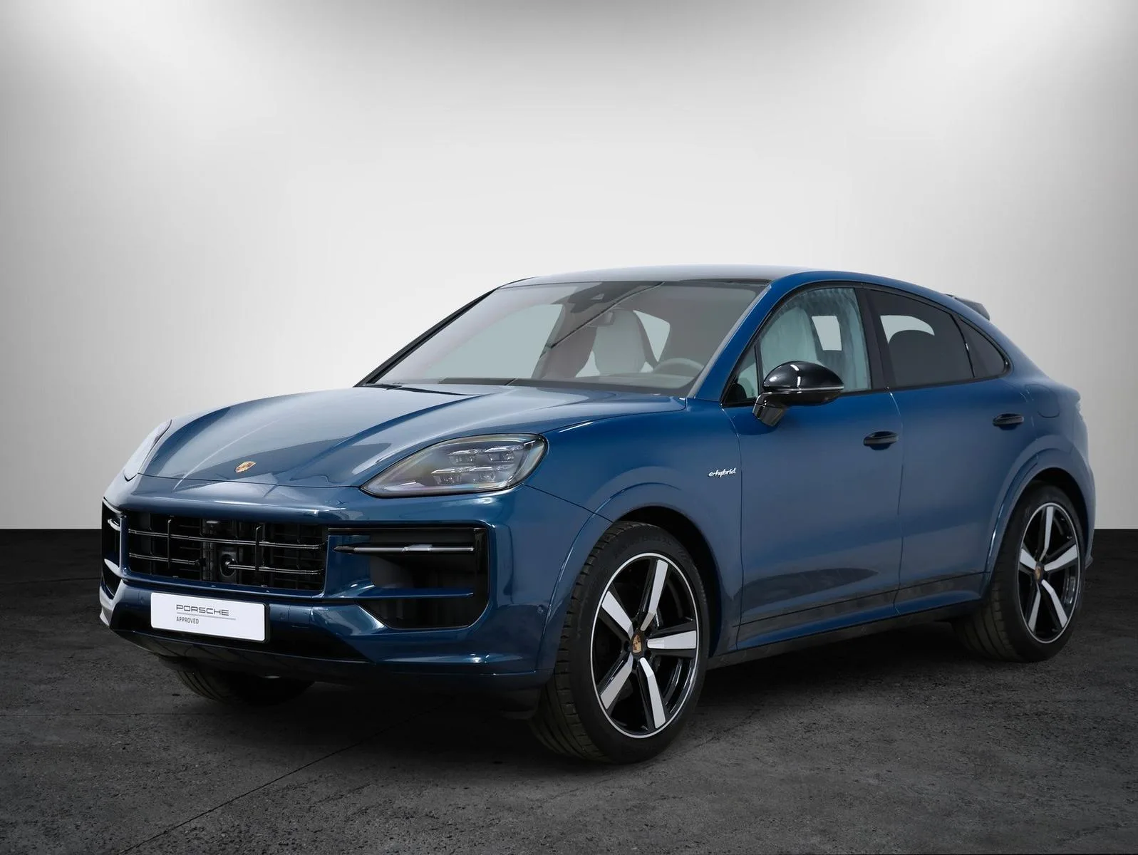 2025 Porsche Cayenne E-Hybrid Coupé angeboten von einem Fachhändler in Tallinn, Estland, Hauptfoto