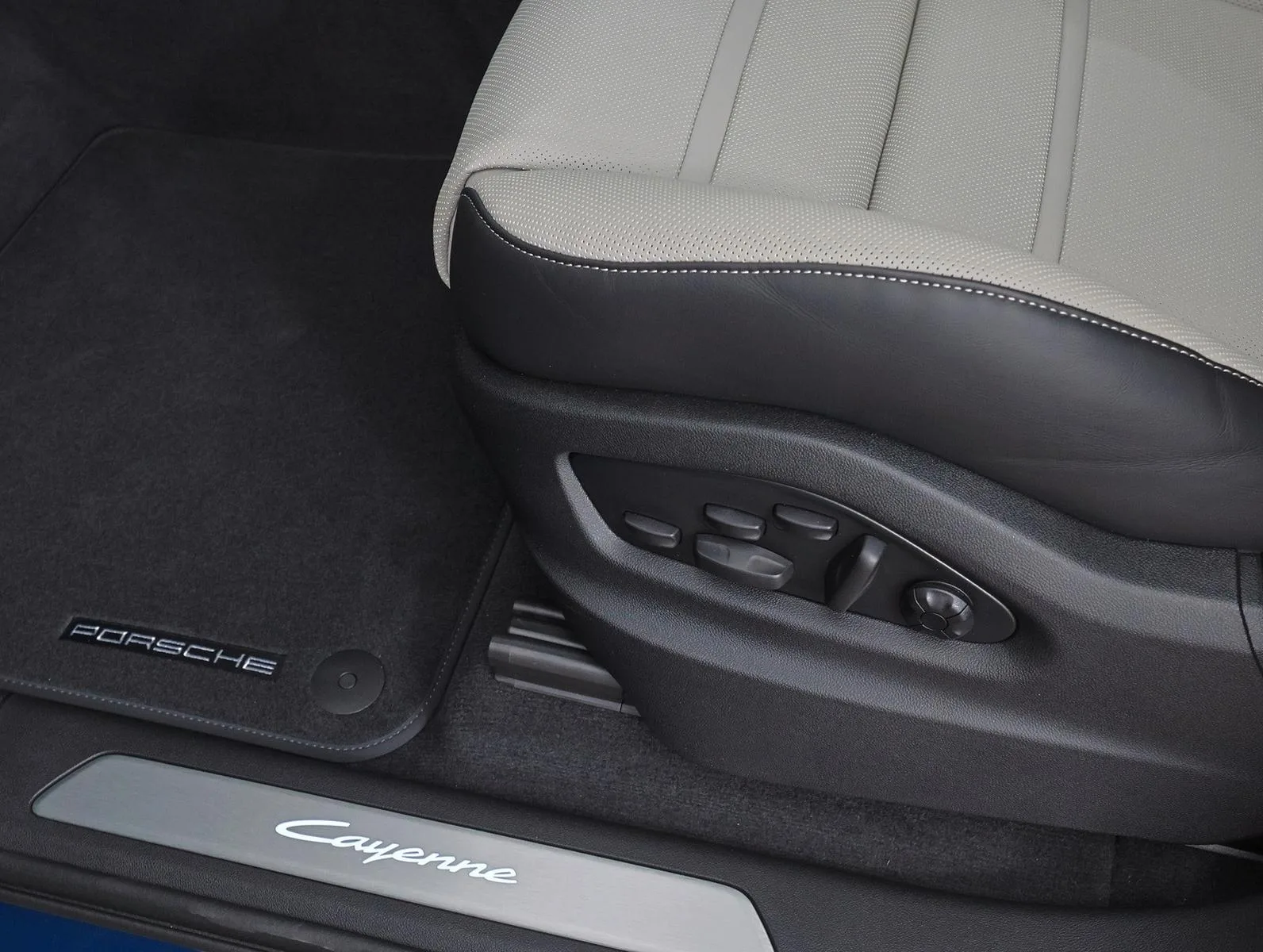 2025 Porsche Cayenne E-Hybrid Coupé, 10/30