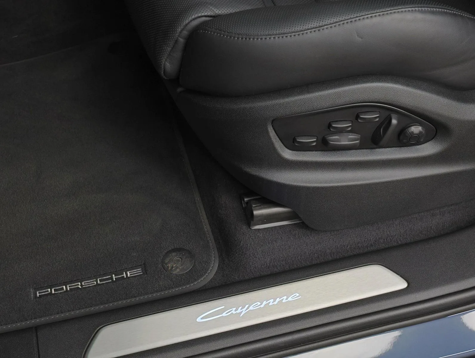 2025 Porsche Cayenne E-Hybrid Coupé, 10/30