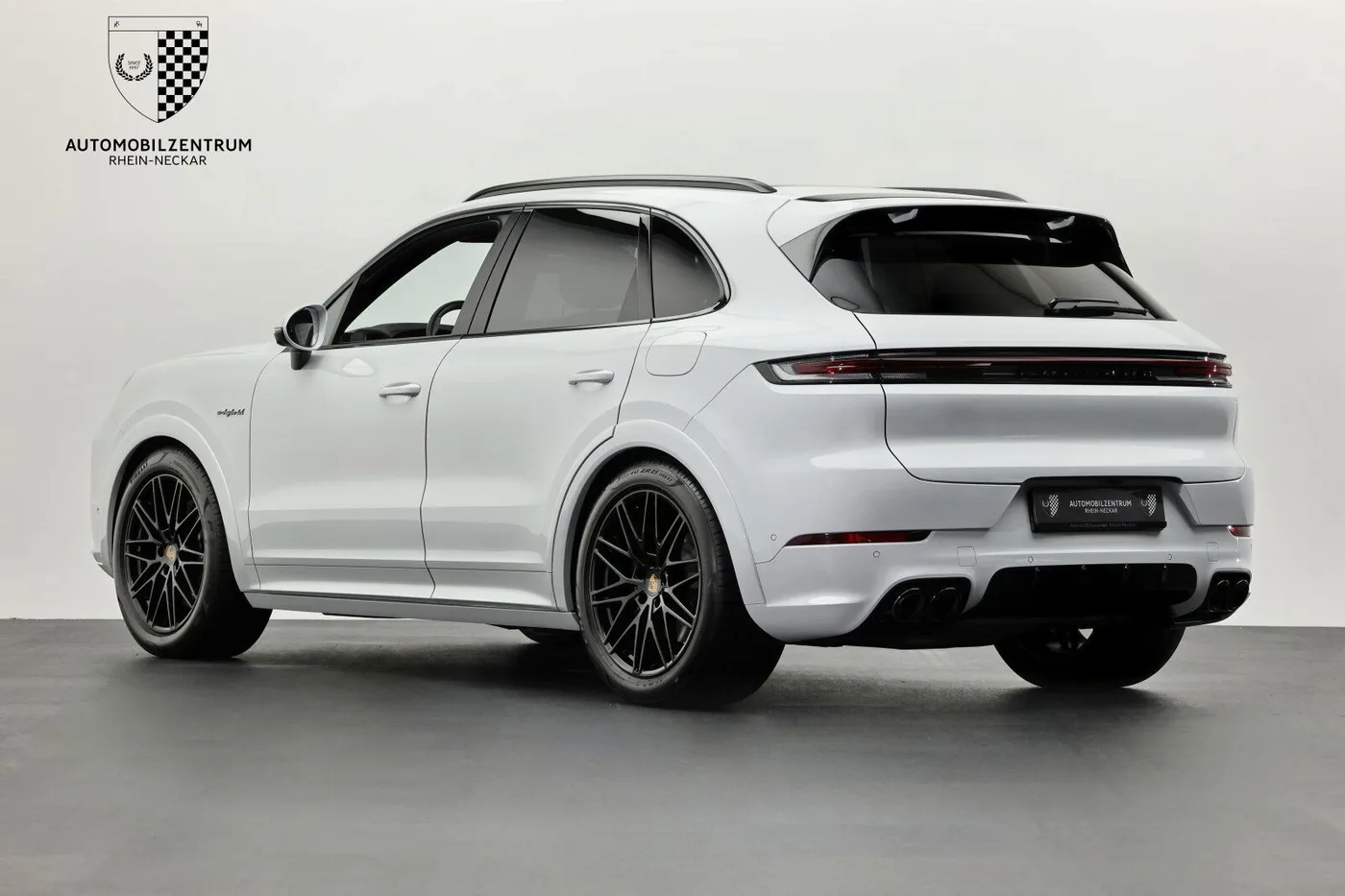 2025 Porsche Cayenne E-Hybrid proposée par un spécialiste de la supercar à Viernheim, Allemagne, photo 4 sur 25