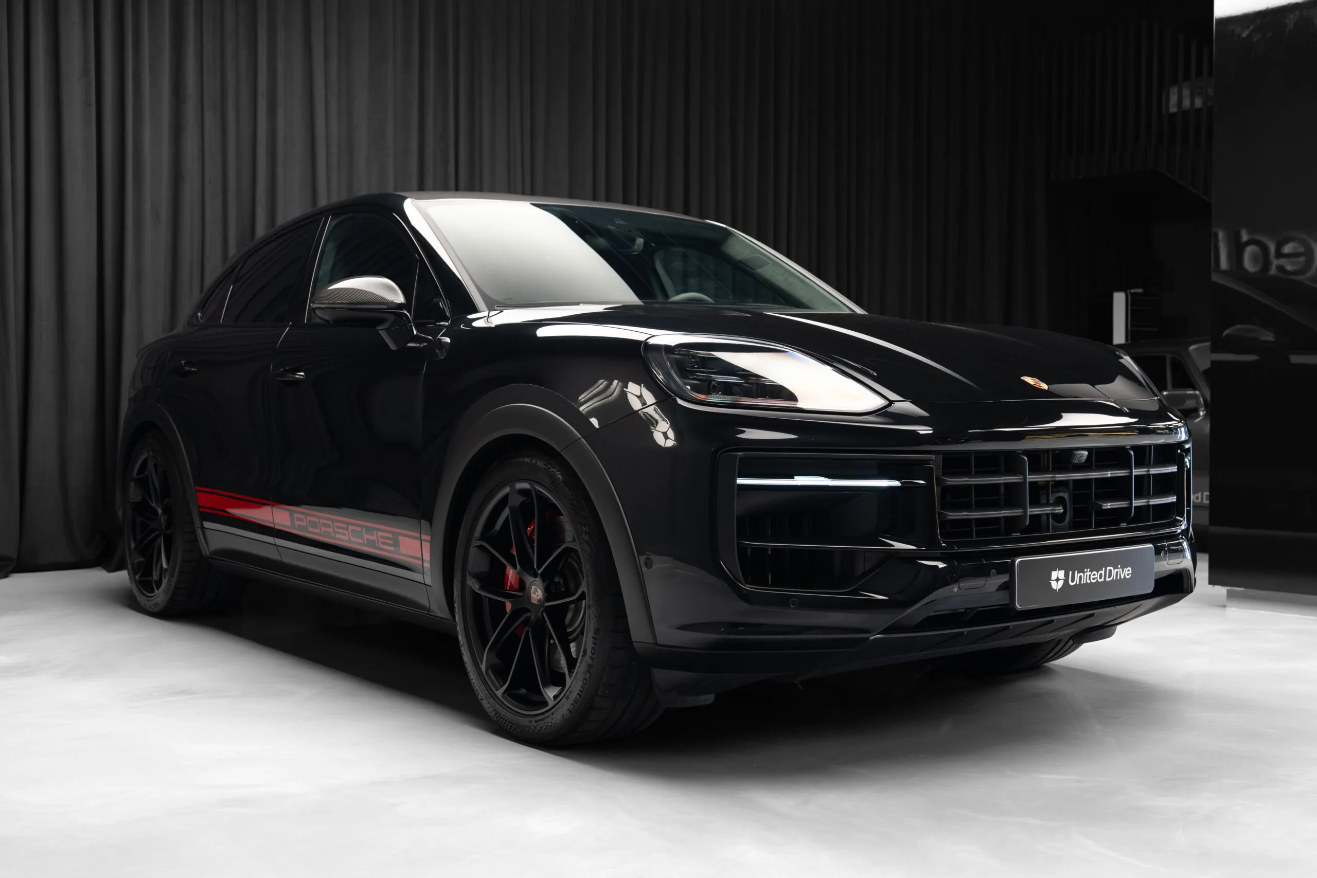 2025 Porsche Cayenne GTS Coupé, 3/30