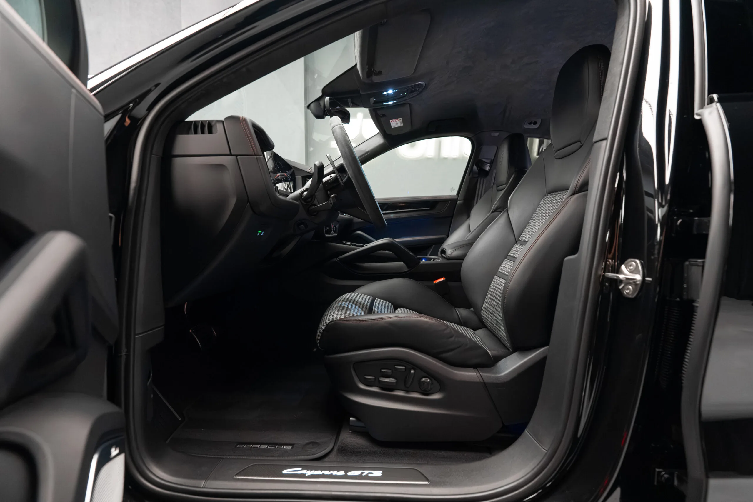 2025 Porsche Cayenne GTS Coupé, 14/30