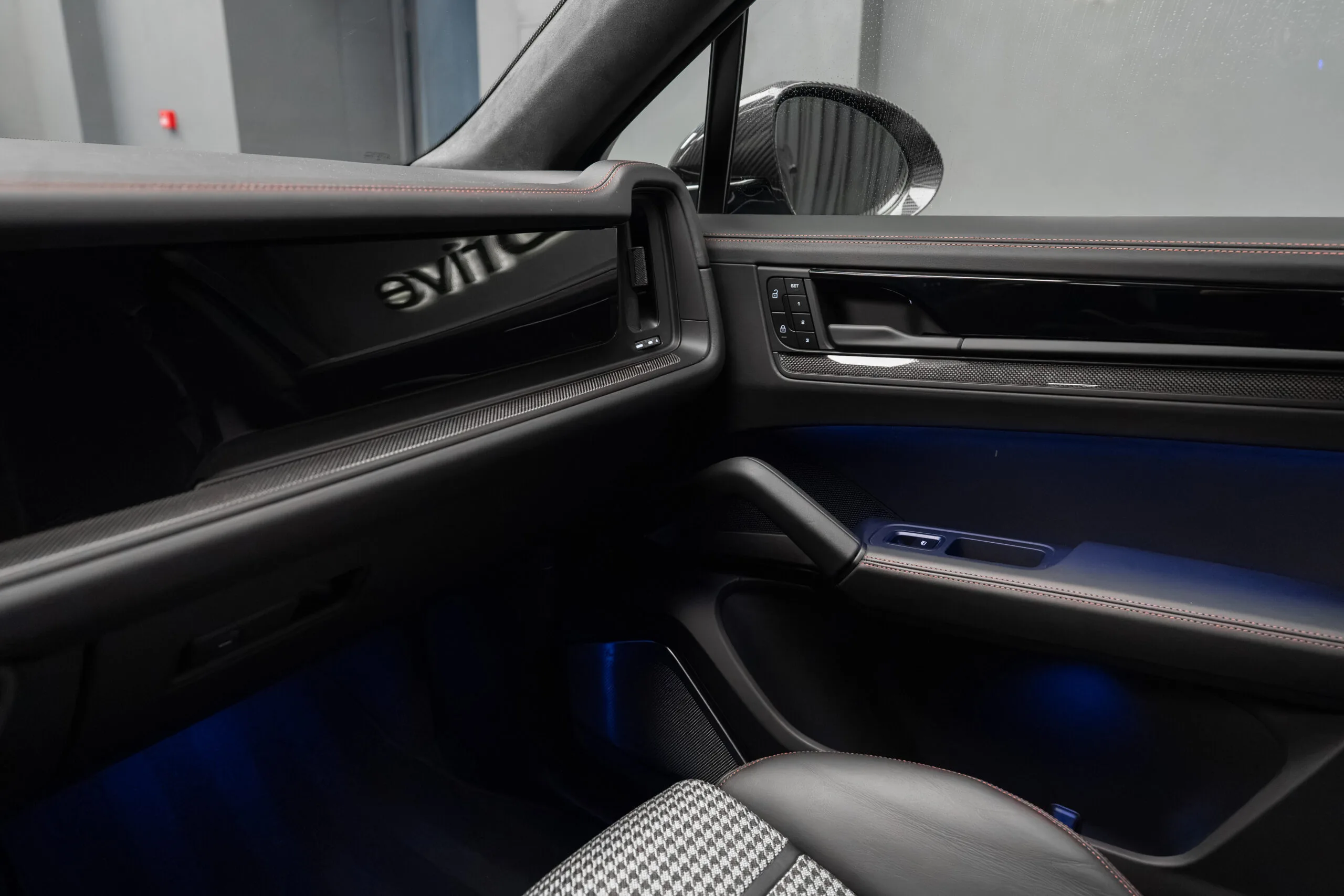 2025 Porsche Cayenne GTS Coupé, 19/30