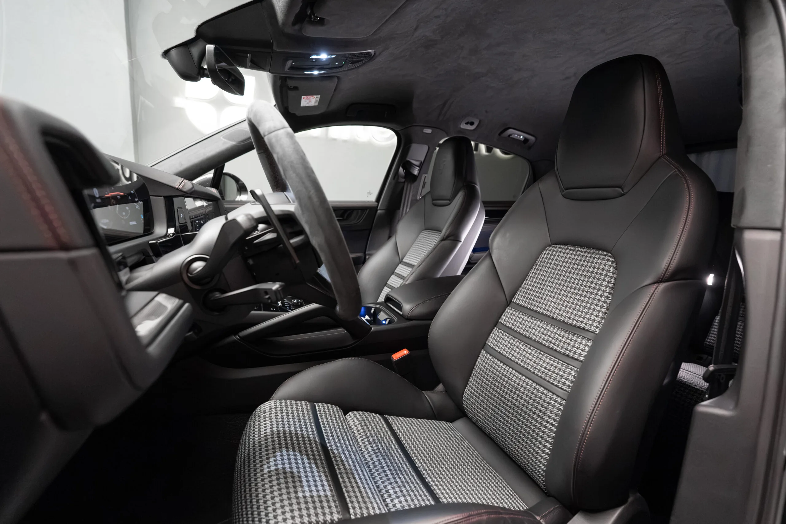 2025 Porsche Cayenne GTS Coupé, 22/30