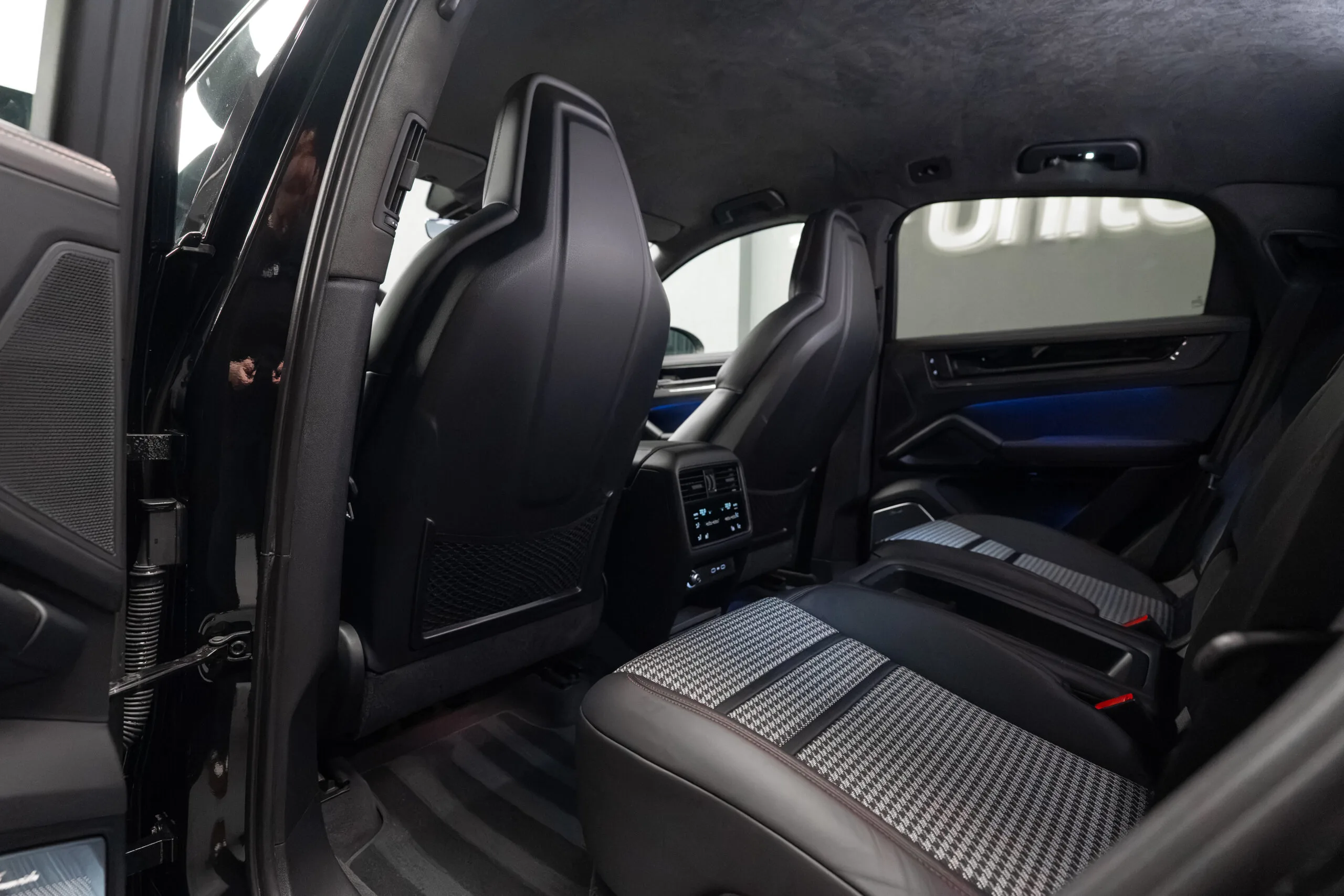 2025 Porsche Cayenne GTS Coupé, 25/30