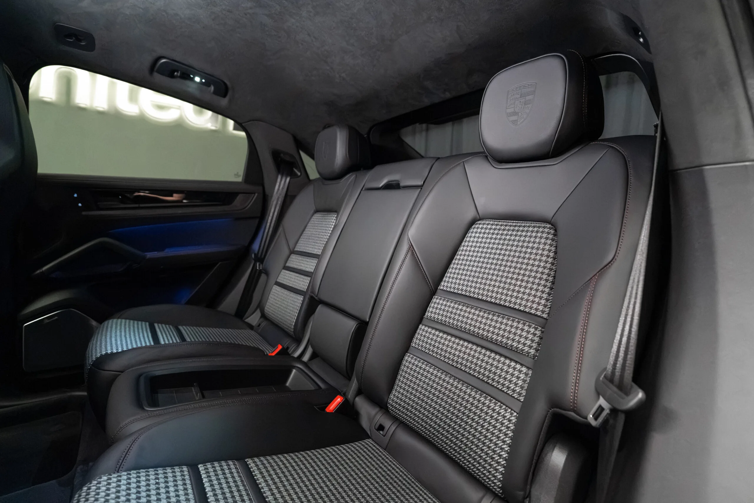 2025 Porsche Cayenne GTS Coupé, 27/30