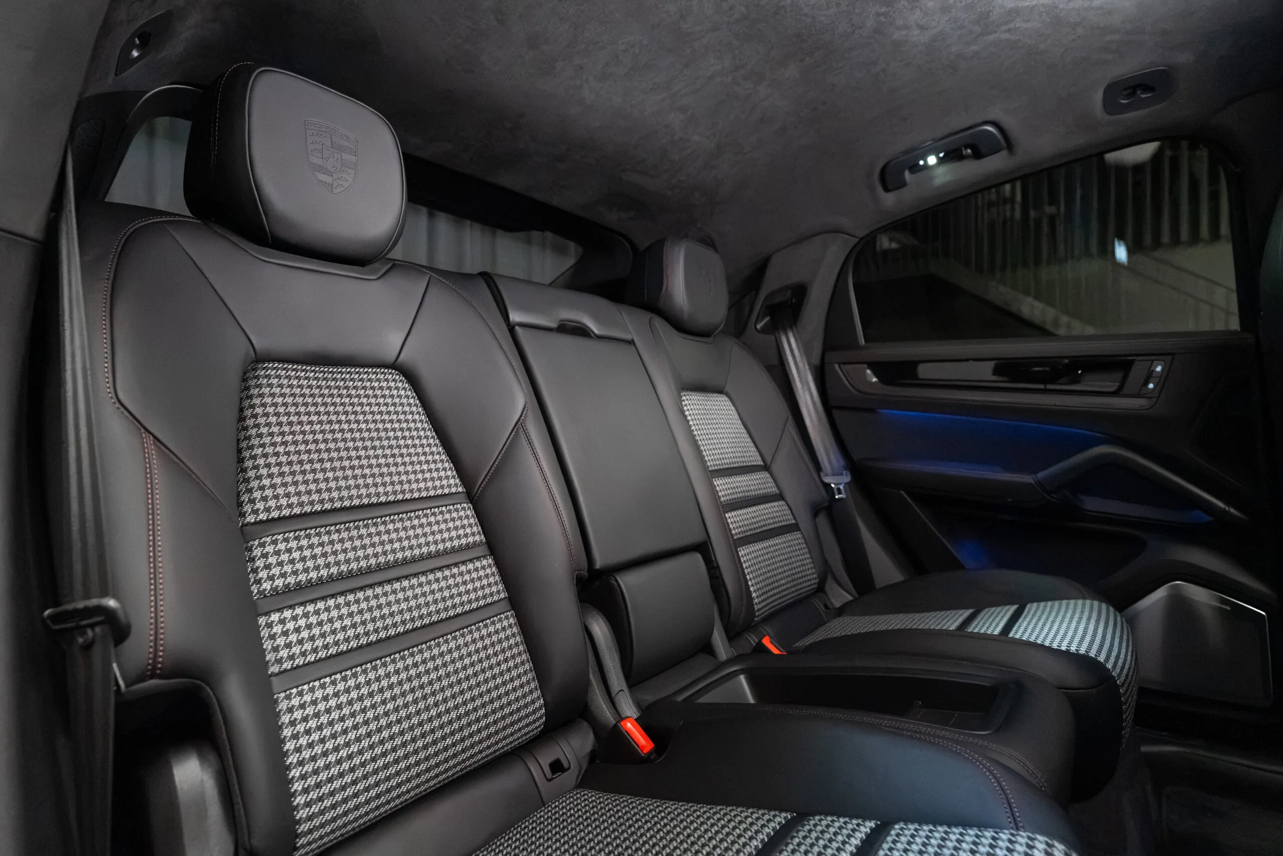2025 Porsche Cayenne GTS Coupé, 28/30