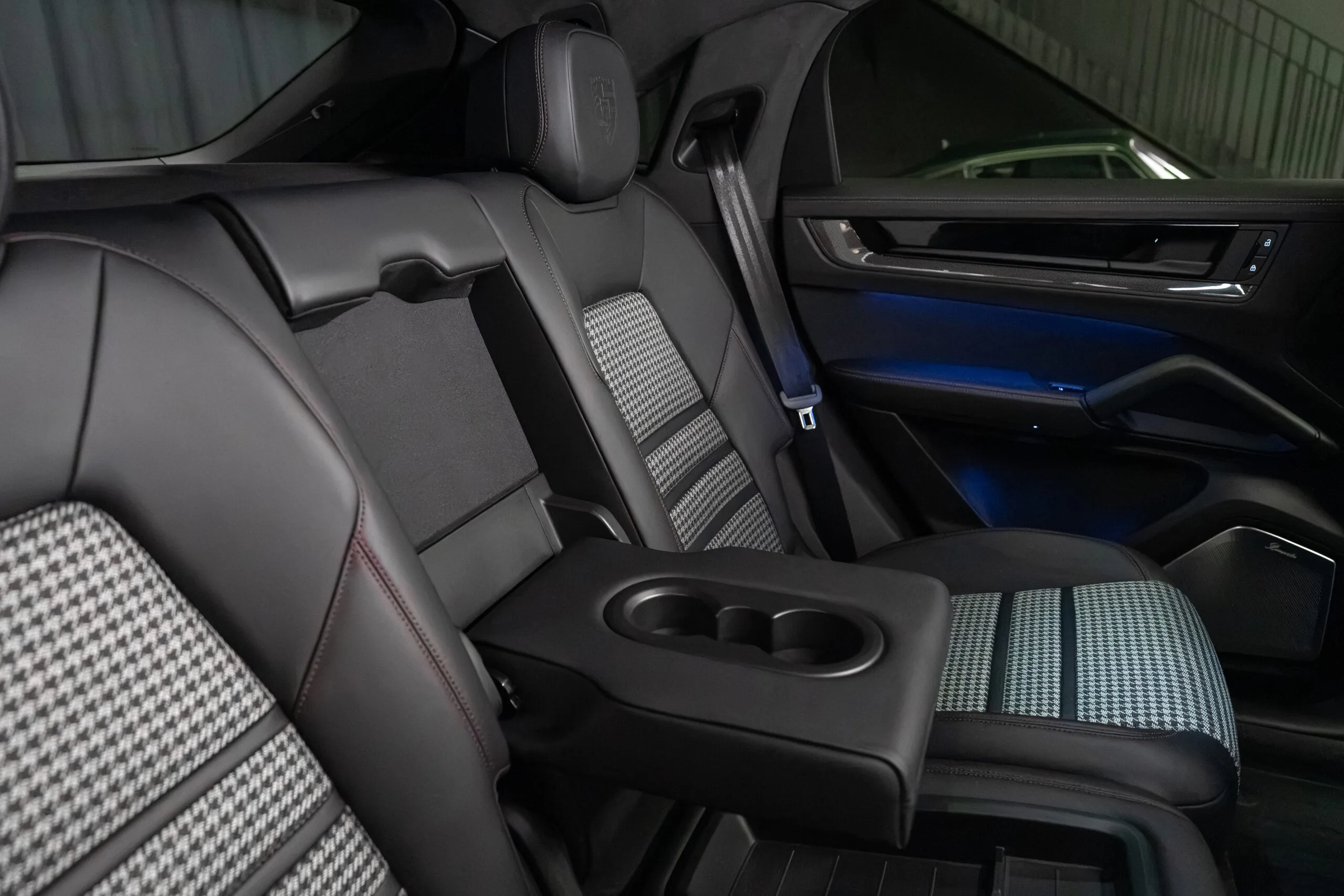 2025 Porsche Cayenne GTS Coupé, 29/30