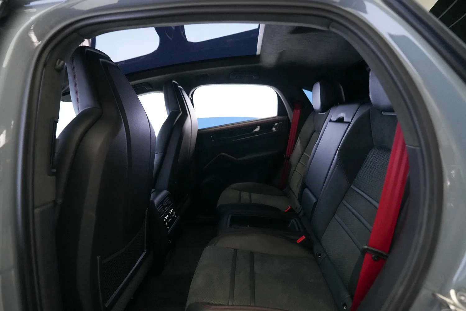 2025 Porsche Cayenne GTS, 8/19