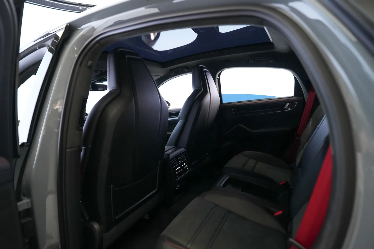 2025 Porsche Cayenne GTS, 9/19