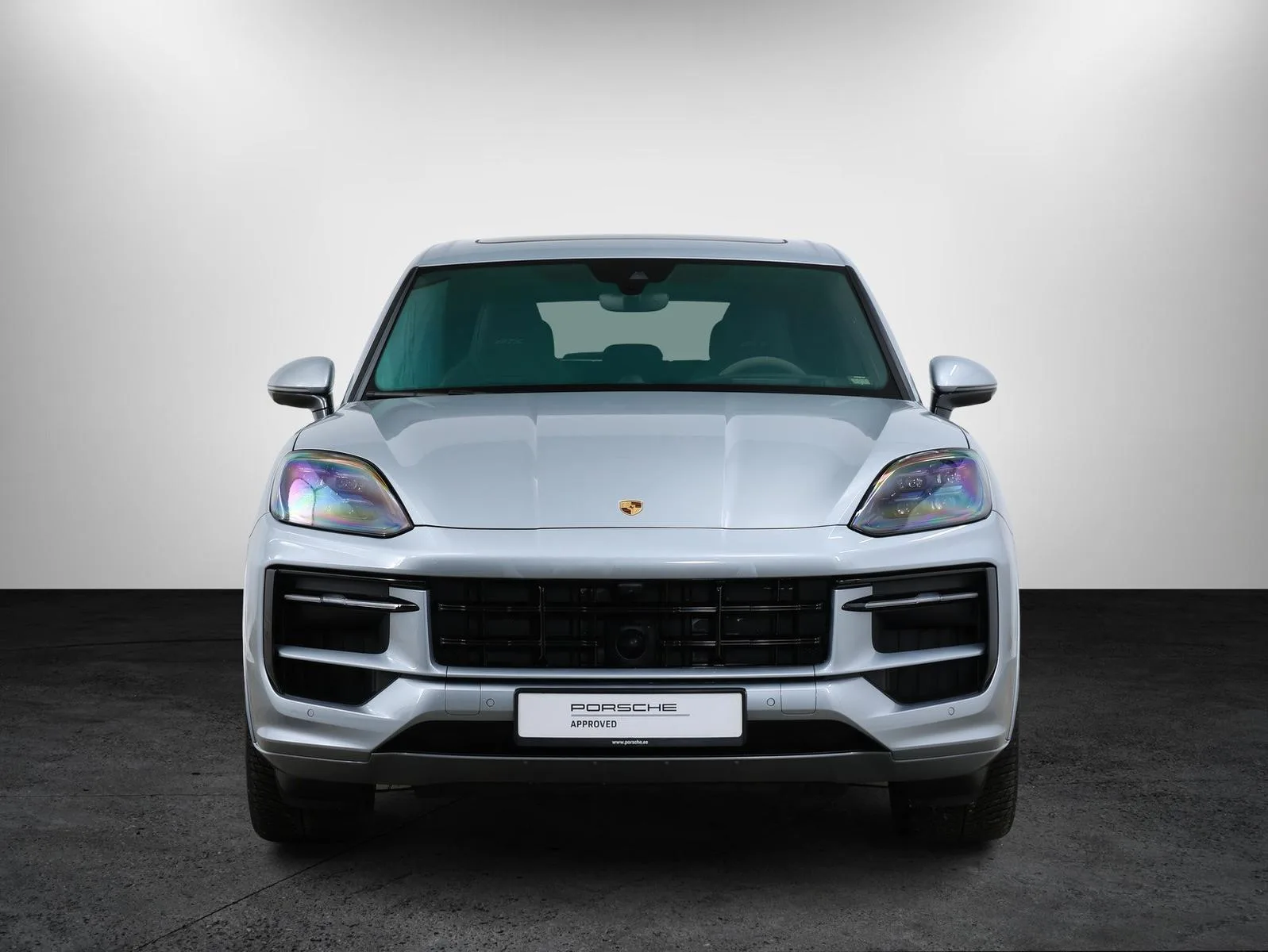 2025 Porsche Cayenne GTS, 2/30