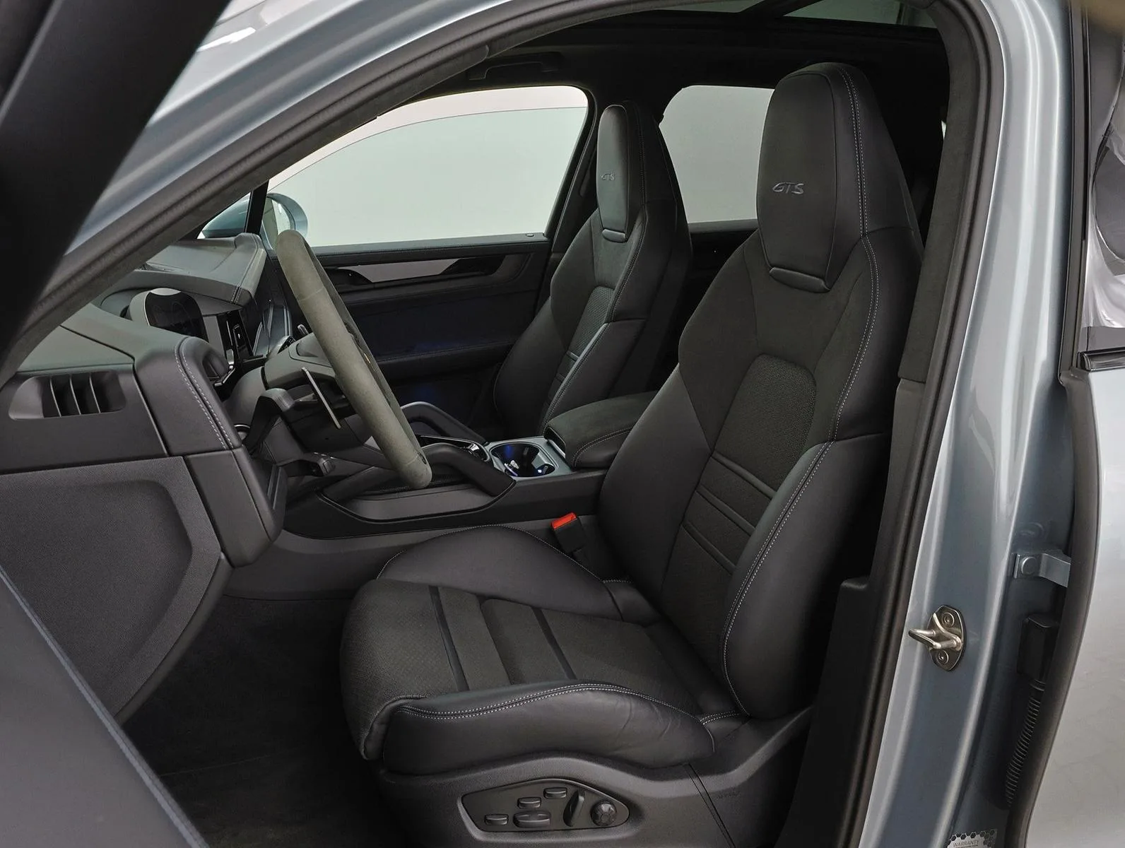 2025 Porsche Cayenne GTS, 9/30
