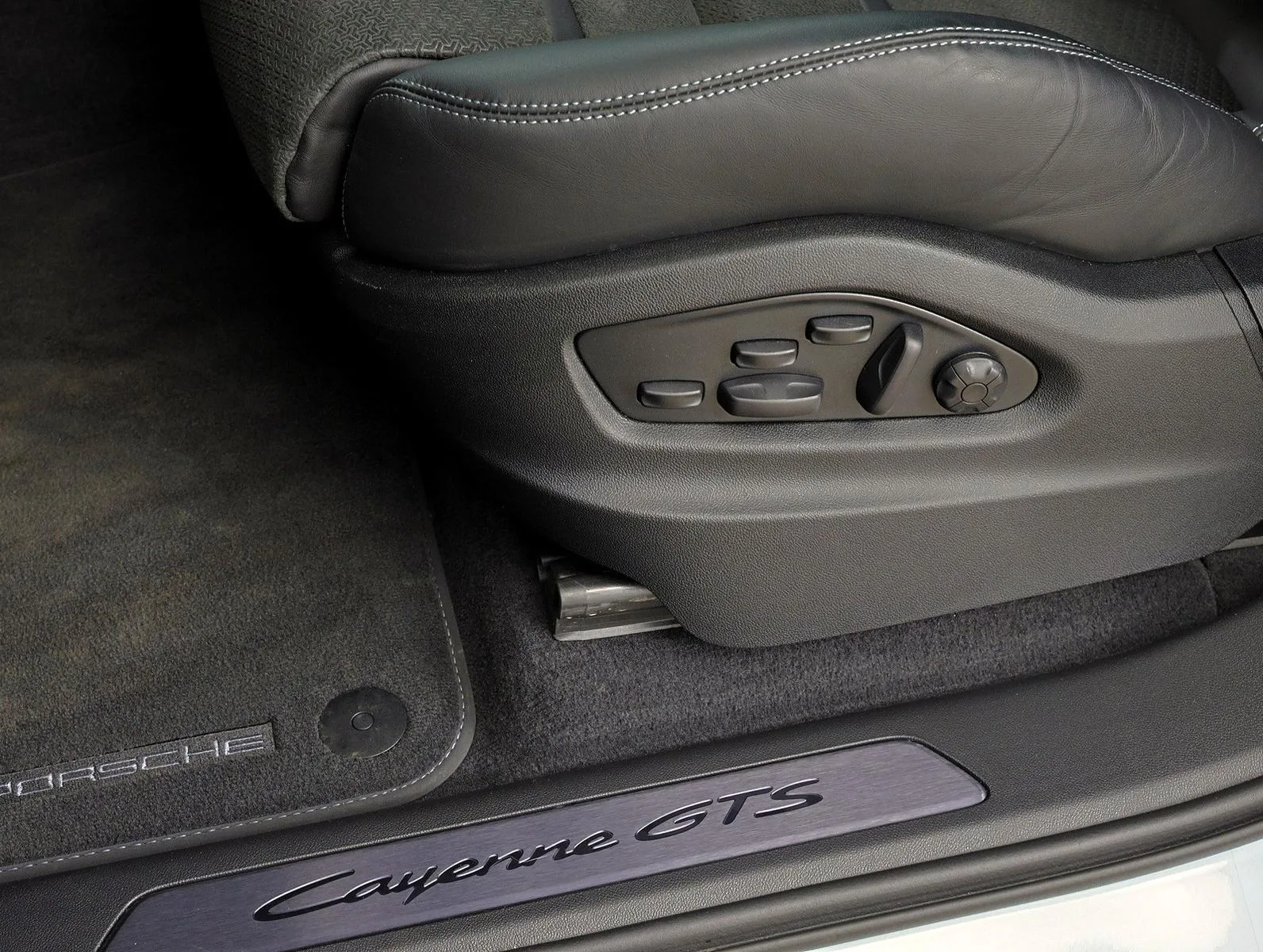 2025 Porsche Cayenne GTS, 10/30