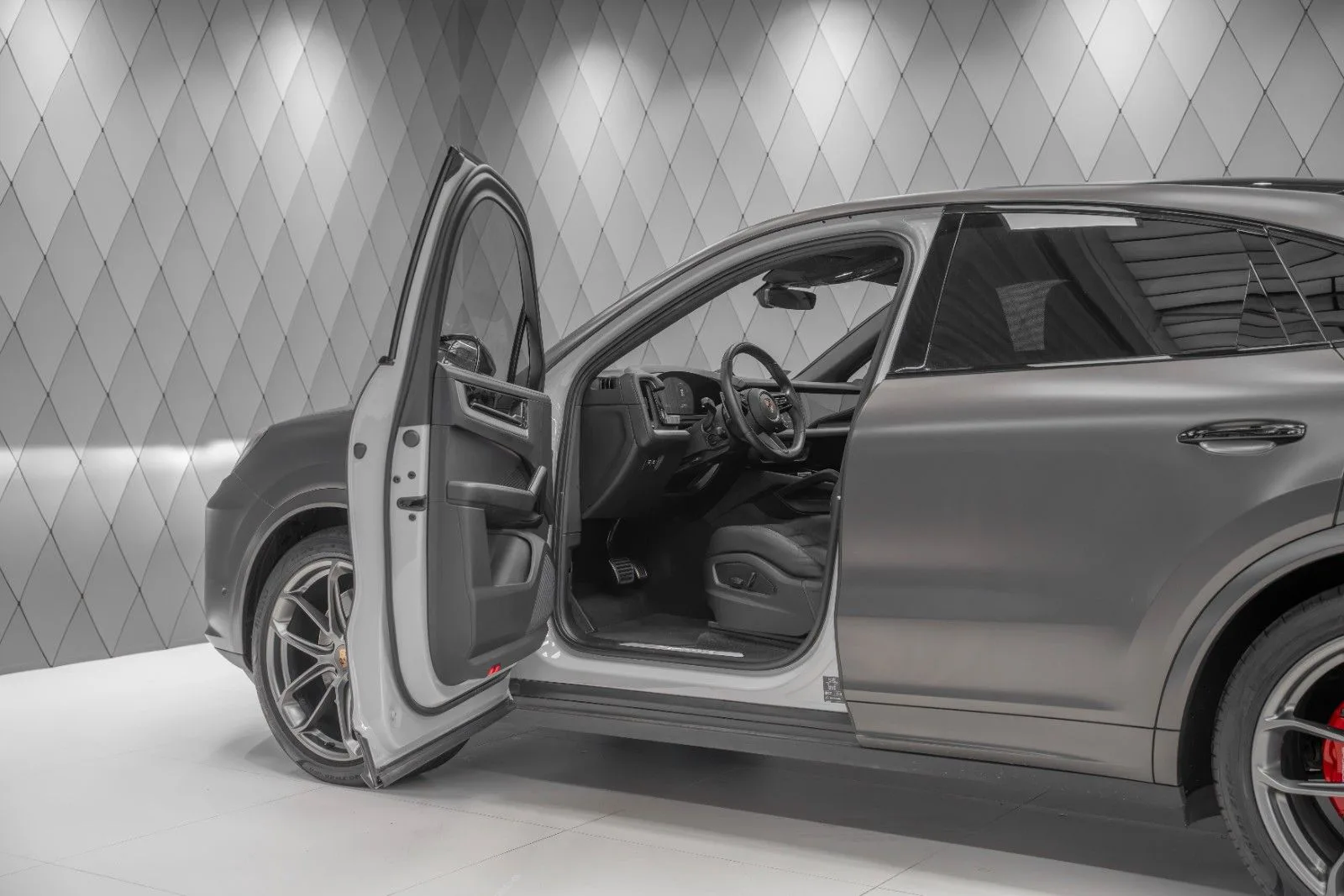 2025 Porsche Cayenne S Coupé, 8/28