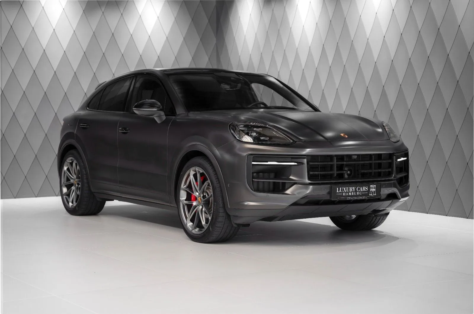 2025 Porsche Cayenne S Coupé angeboten von einem Supersportwagenhändler in Schenefeld, Deutschland, Hauptfoto
