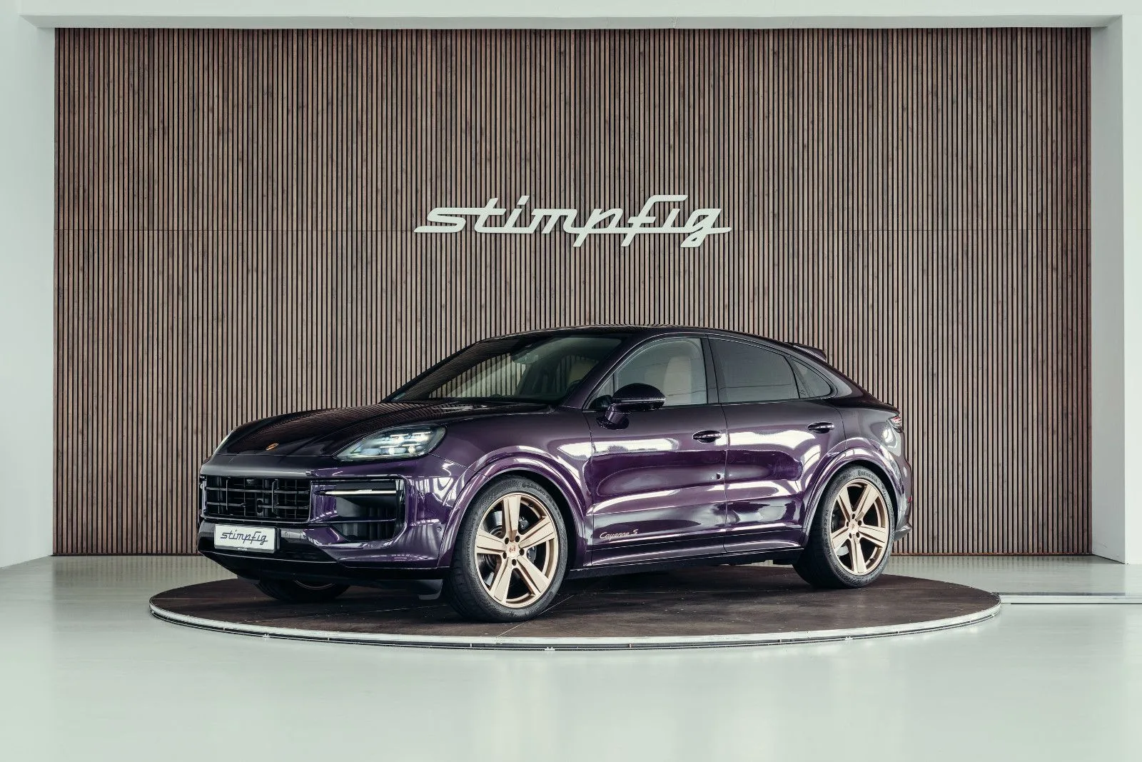2025 Porsche Cayenne S Coupé angeboten von einem Supersportwagenhändler in Stuttgart, Deutschland, Hauptfoto