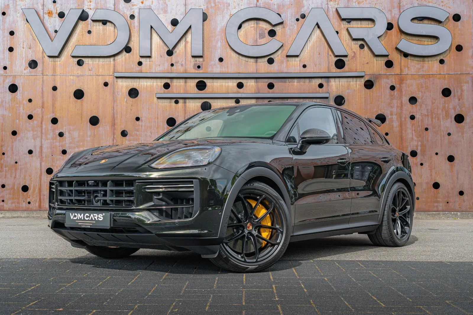 2025 Porsche Cayenne Turbo E-Hybrid, GT package angeboten von einem Supersportwagenhändler in Gronau, Deutschland, Hauptfoto
