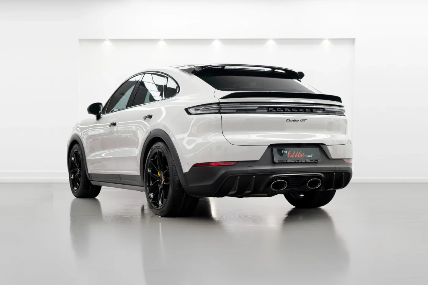 2025 Porsche Cayenne Turbo GT offered by a specialist dealer in Dubai, United Arab Emirates, photo 4 of 10