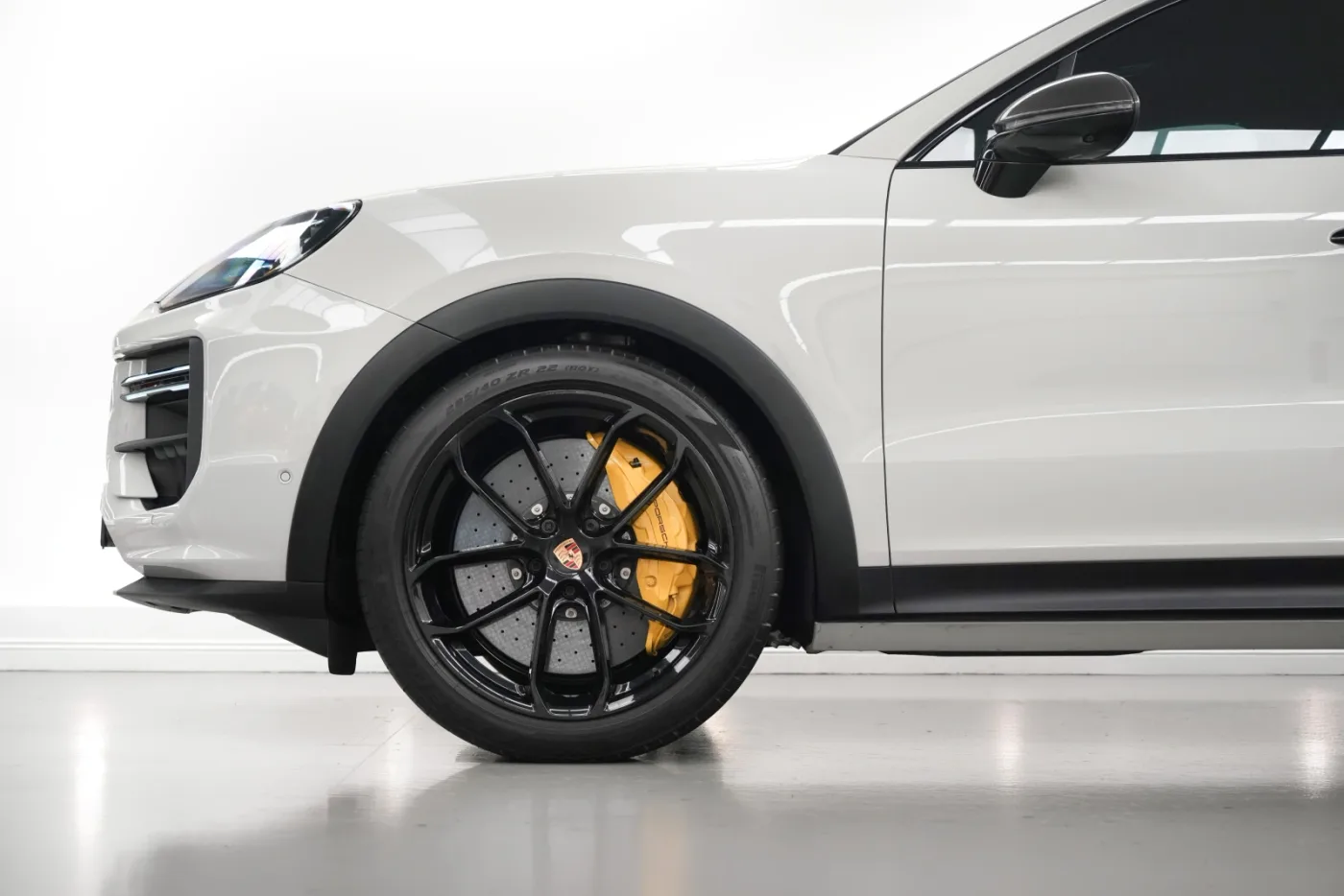 2025 Porsche Cayenne Turbo GT offered by a specialist dealer in Dubai, United Arab Emirates, photo 6 of 10