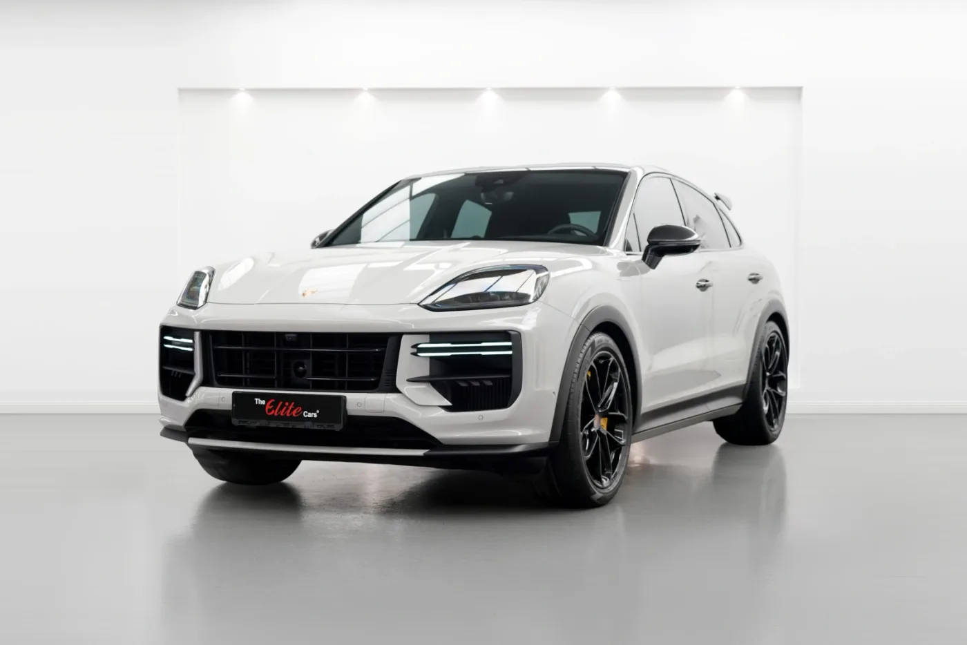 2025 Porsche Cayenne Turbo GT offered by a specialist dealer in Dubai, United Arab Emirates, photo 7 of 10