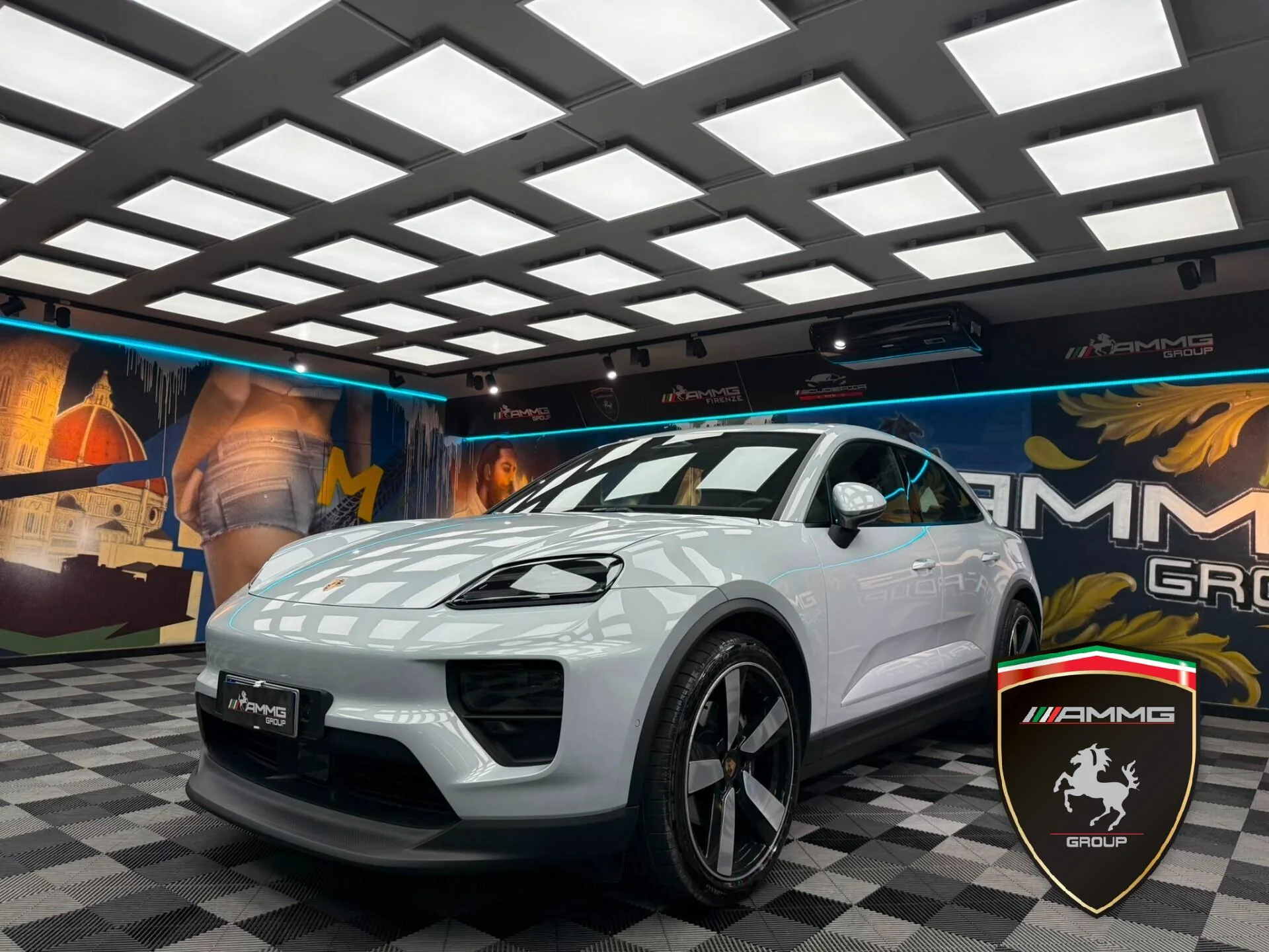 2025 Porsche Macan 4 angeboten von einem Fachhändler in Calenzano, Italien, Hauptfoto
