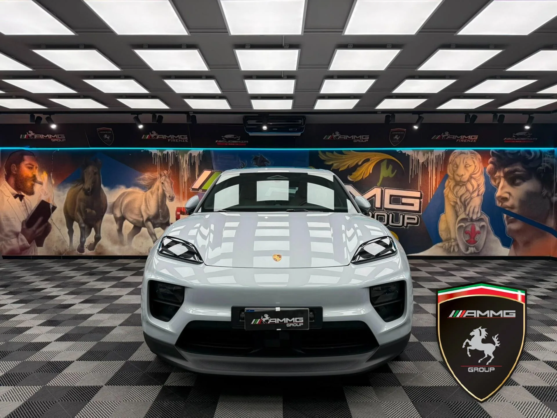 2025 Porsche Macan 4, 2/15