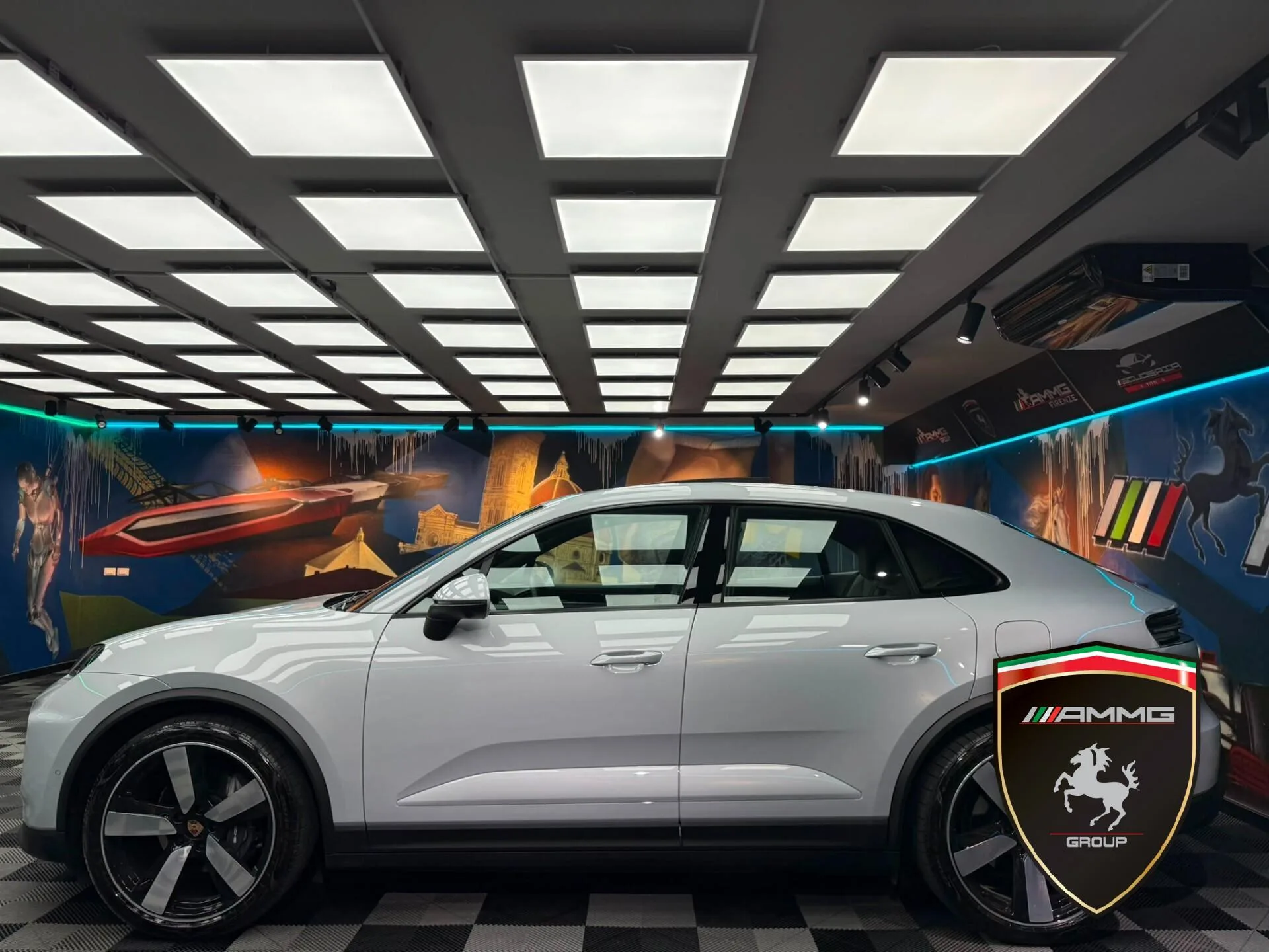 2025 Porsche Macan 4, 4/15