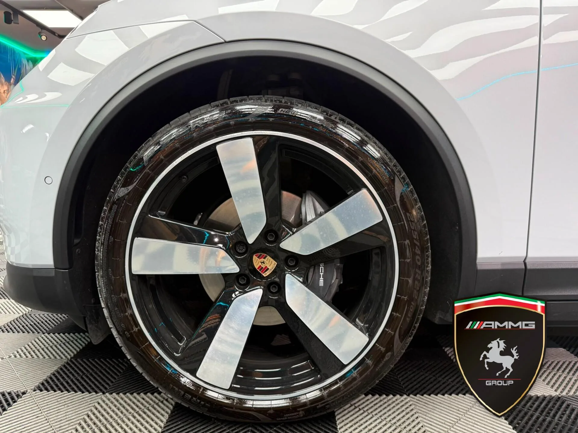 2025 Porsche Macan 4, 8/15