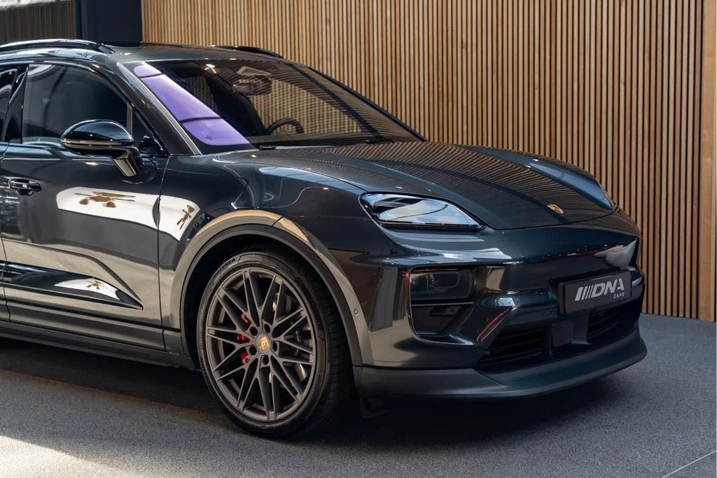 2025 Porsche Macan 4S offered by a specialist dealer in Naarden, Netherlands, main photo