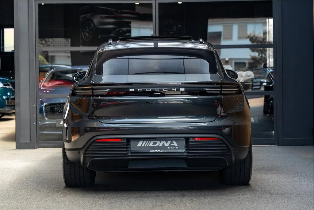 2025 Porsche Macan 4S, 4/30
