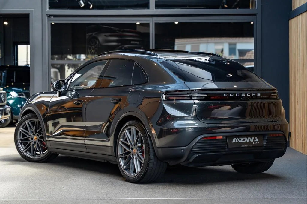 2025 Porsche Macan 4S, 5/30
