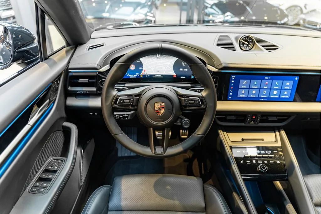 2025 Porsche Macan 4S, 7/30