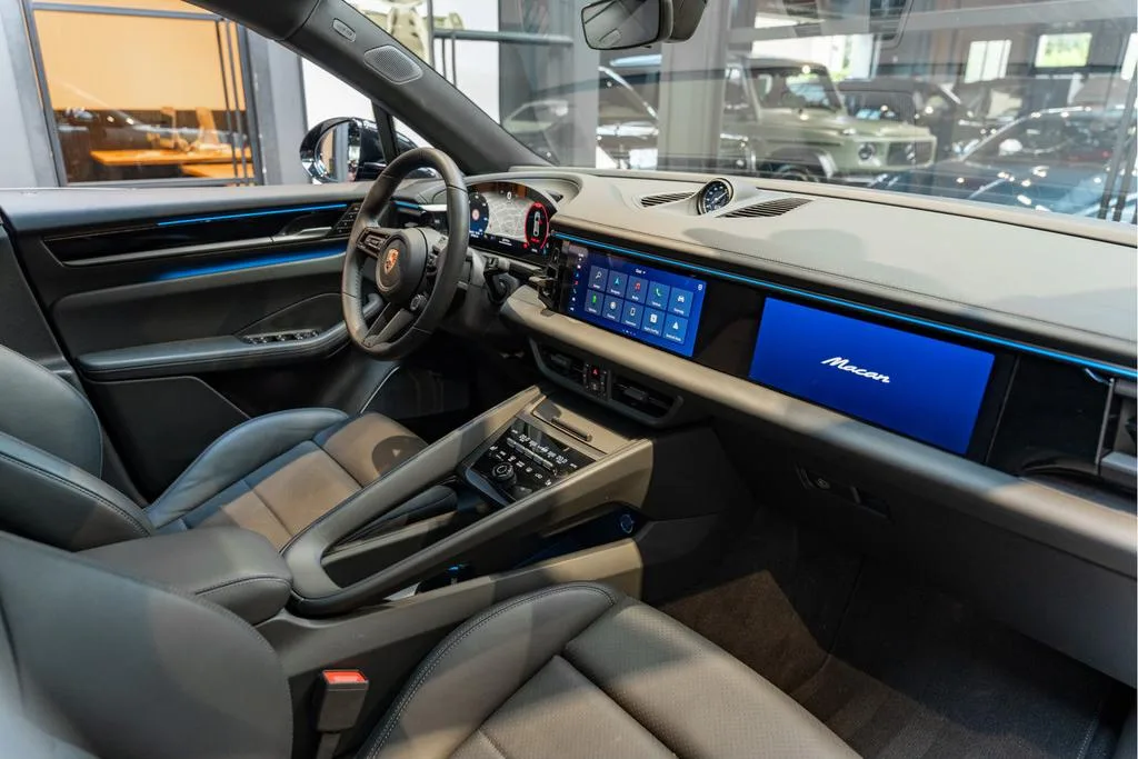 2025 Porsche Macan 4S, 8/30