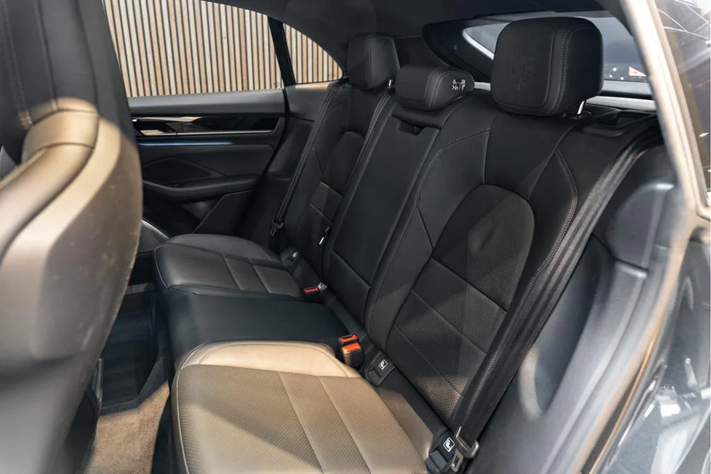 2025 Porsche Macan 4S, 10/30