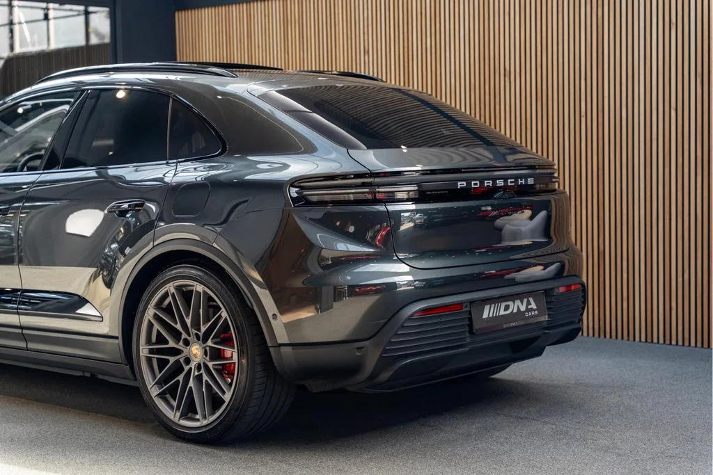 2025 Porsche Macan 4S, 11/30