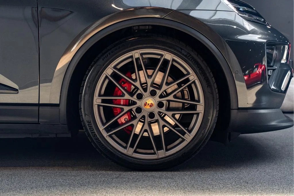 2025 Porsche Macan 4S, 13/30