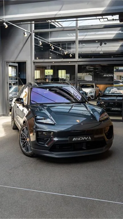 2025 Porsche Macan 4S, 19/30