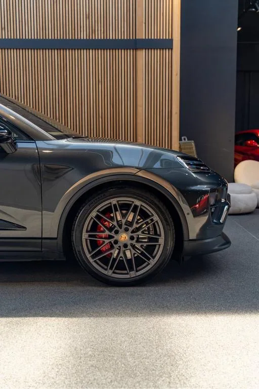 2025 Porsche Macan 4S, 21/30