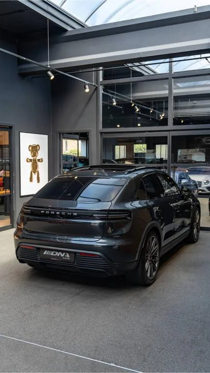 2025 Porsche Macan 4S, 22/30