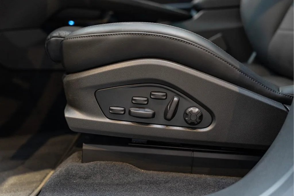 2025 Porsche Macan 4S, 29/30