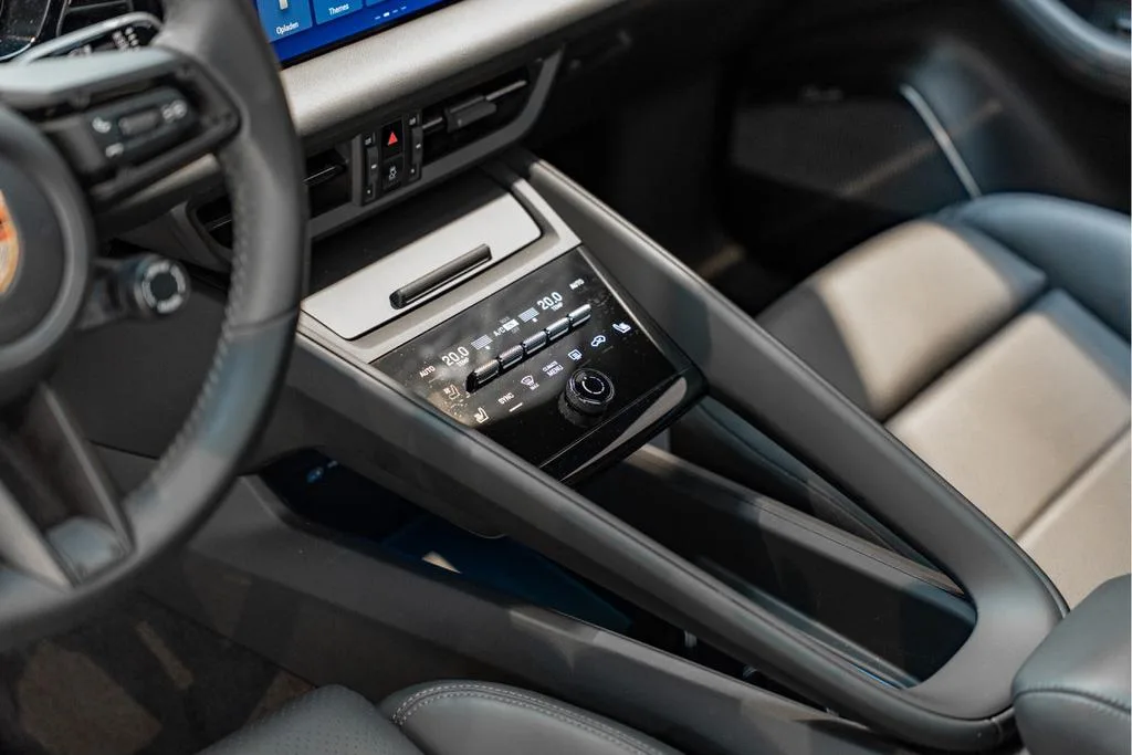 2025 Porsche Macan 4S, 30/30