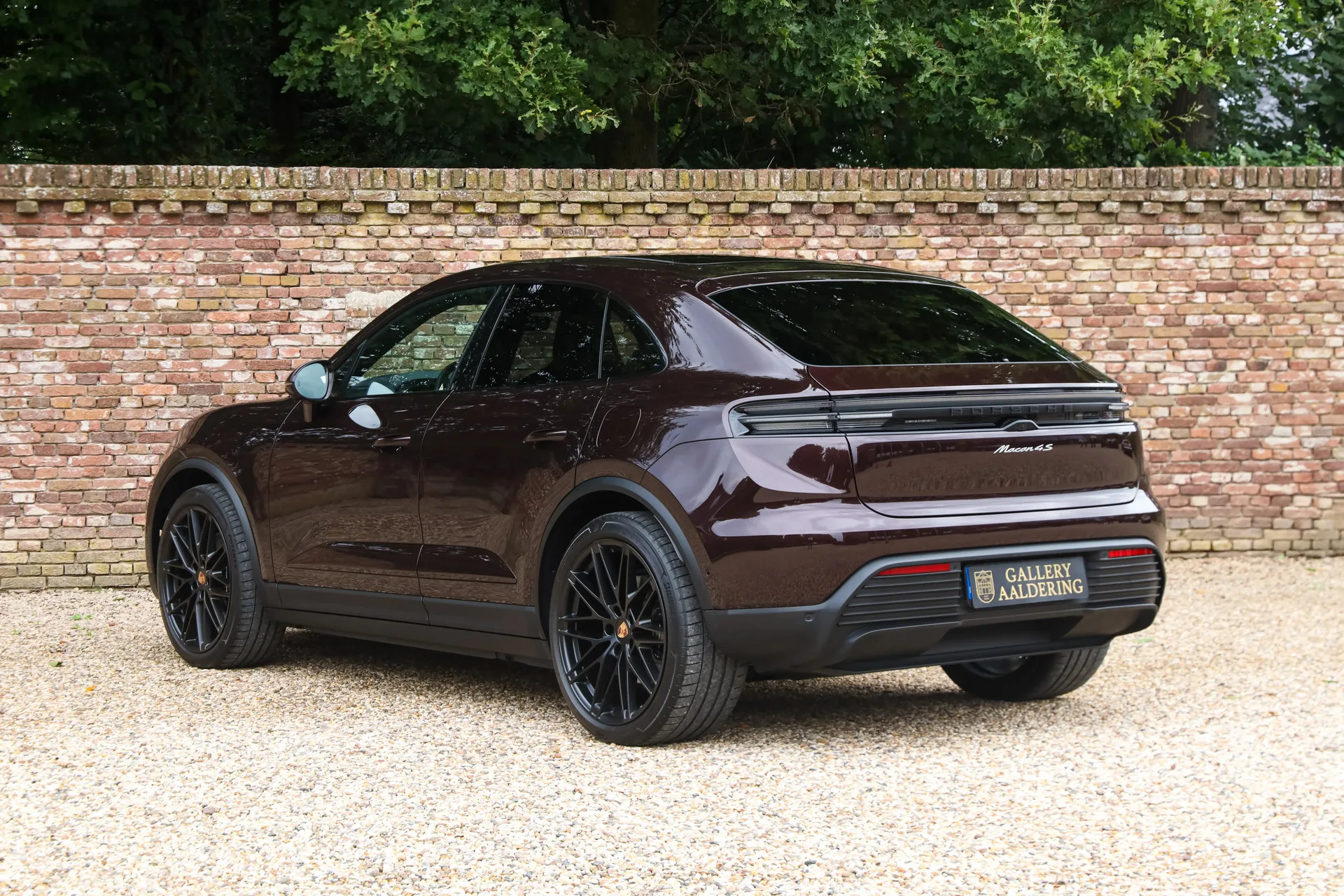 2025 Porsche Macan 4S Electric, 2/30